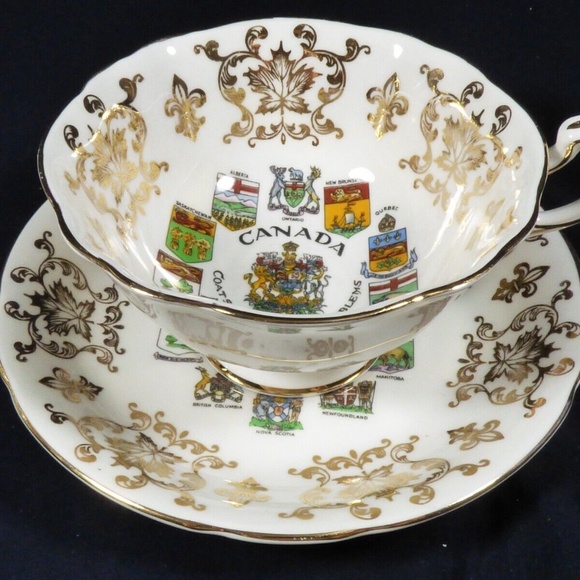 VTG Paragon Fine Bone China England Canada Coat of Arms #515 Cup & Saucer set - Picture 3 of 10